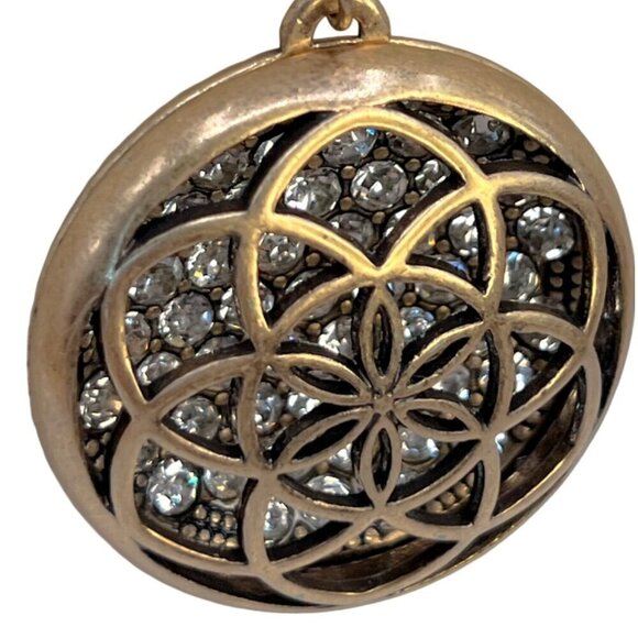 Vintage-Inspired Floral Medallion Necklace & Crystal-Studded Bracelet Set.  C5 - Picture 4 of 15